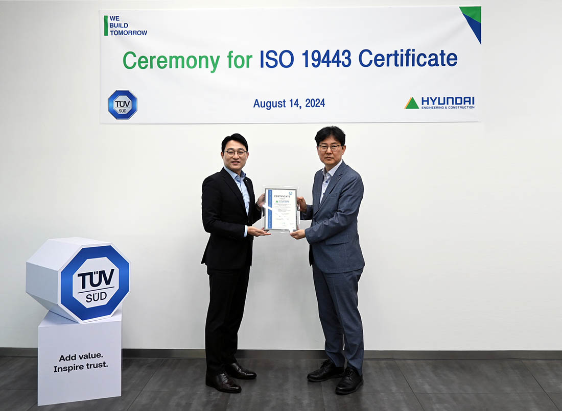 Hyundai E&C has obtained ISO 19443 certification for its nuclear supply chain quality management system. Choi Young, Head of NewEnergy Business Division at Hyundai E&C (right), and Seo Jung-wook, CEO of TÜV SÜD Korea (left)